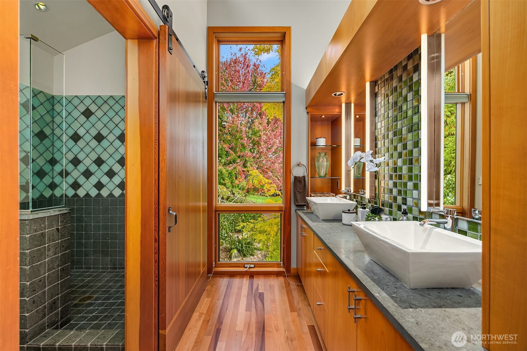 10403 NE Seaborn Road , Bainbridge Island, WA 98110-3173