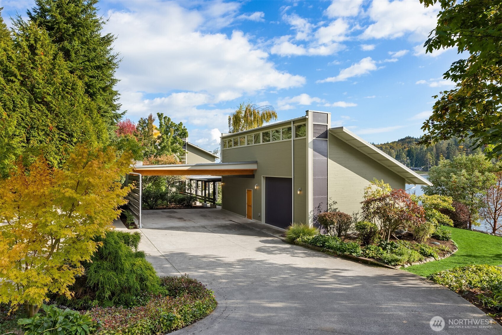 10403 NE Seaborn Road , Bainbridge Island, WA 98110-3173