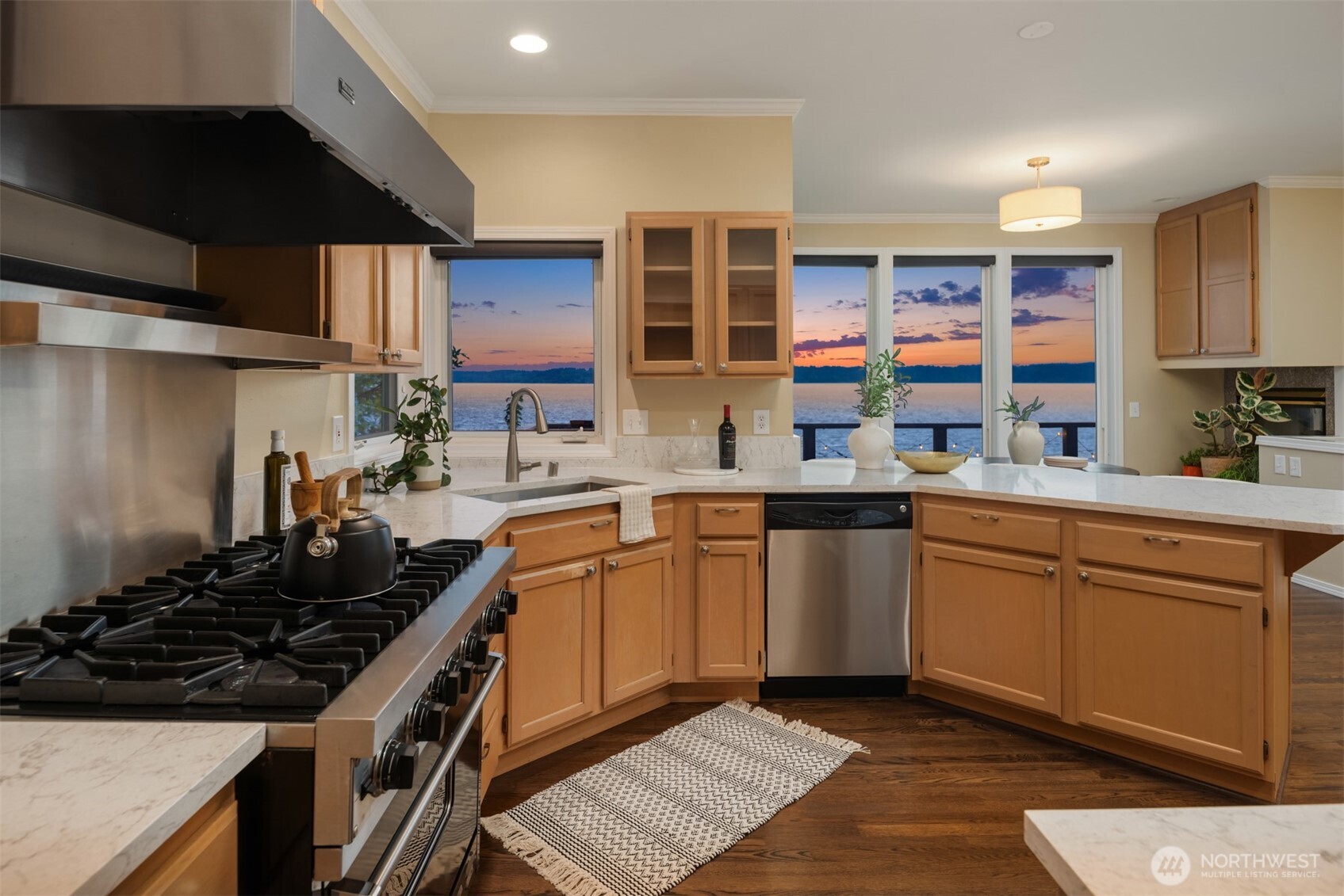 10835 Arroyo Beach Place SW, Seattle, WA 98146