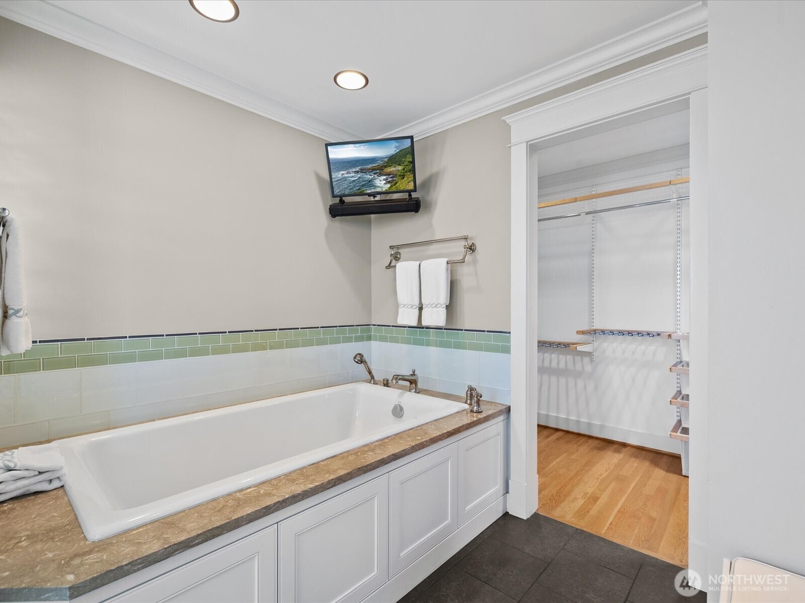 603 Warren Avenue , Everett, WA 98201