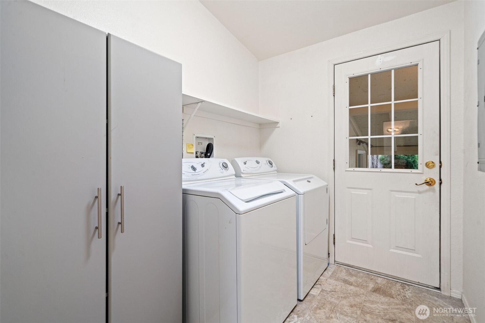900 NE Saturn Lane , Bremerton, WA 98311