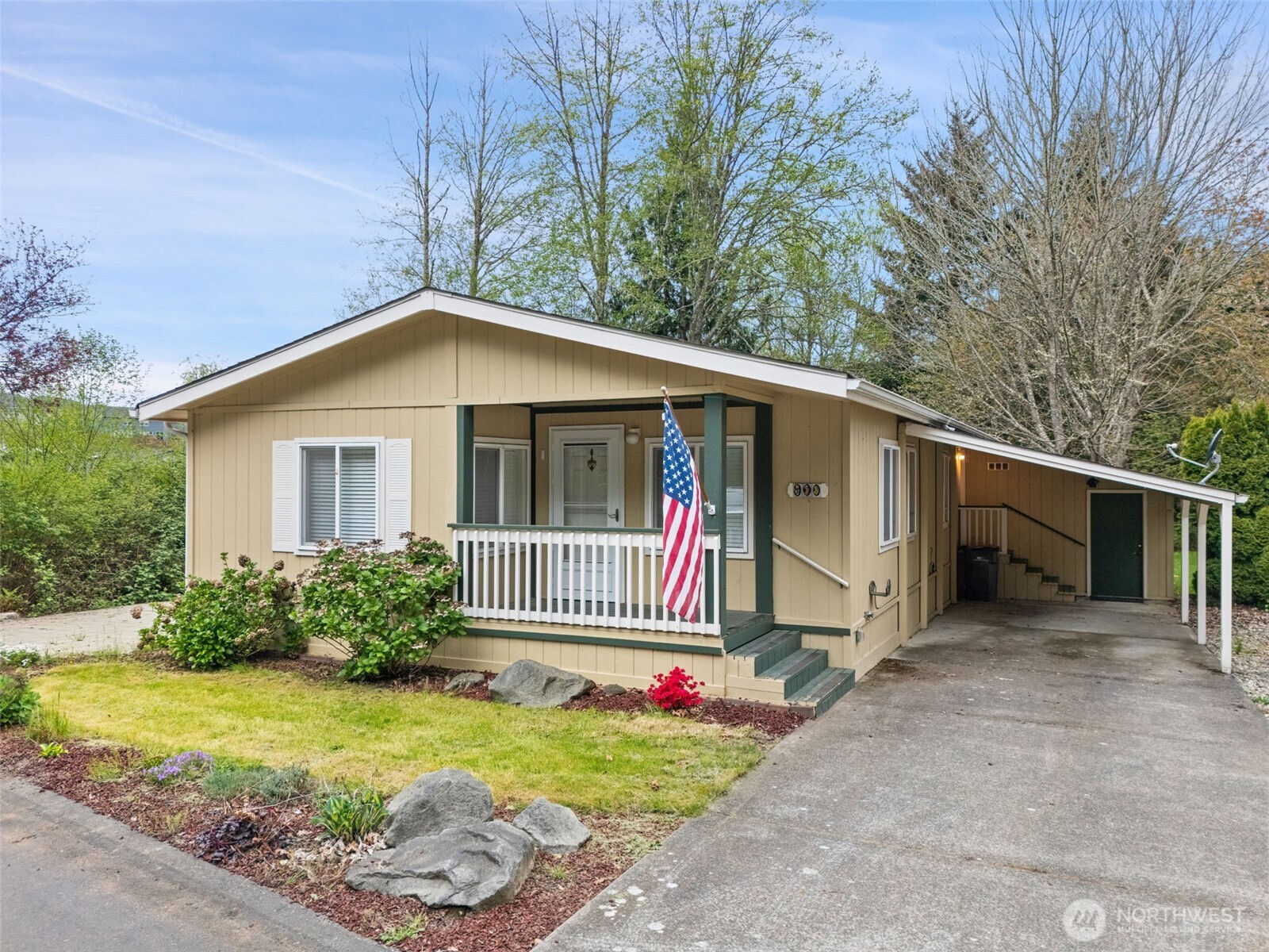 900 NE Saturn Lane , Bremerton, WA 98311