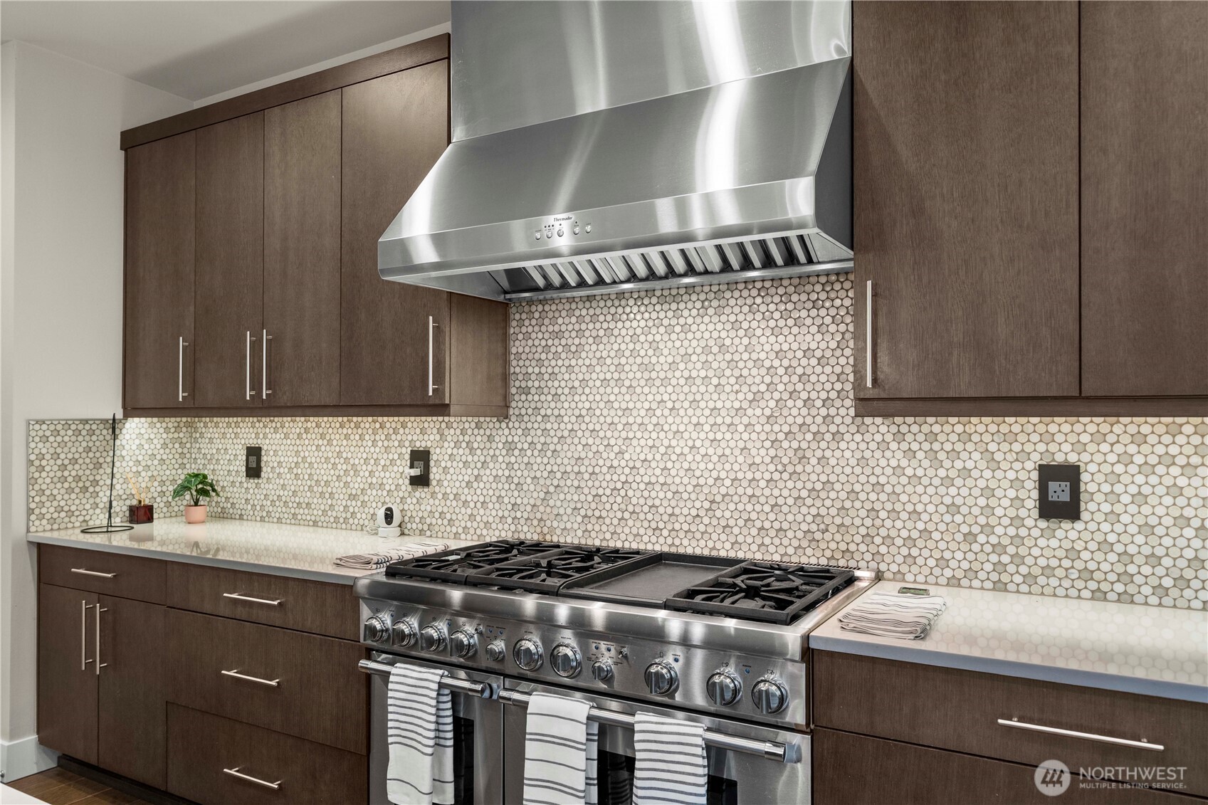 10351 SE 8th Street , Bellevue, WA 98004