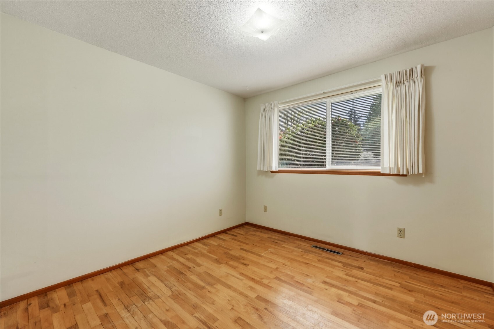 2420 Holly Lane SE, Olympia, WA 98501
