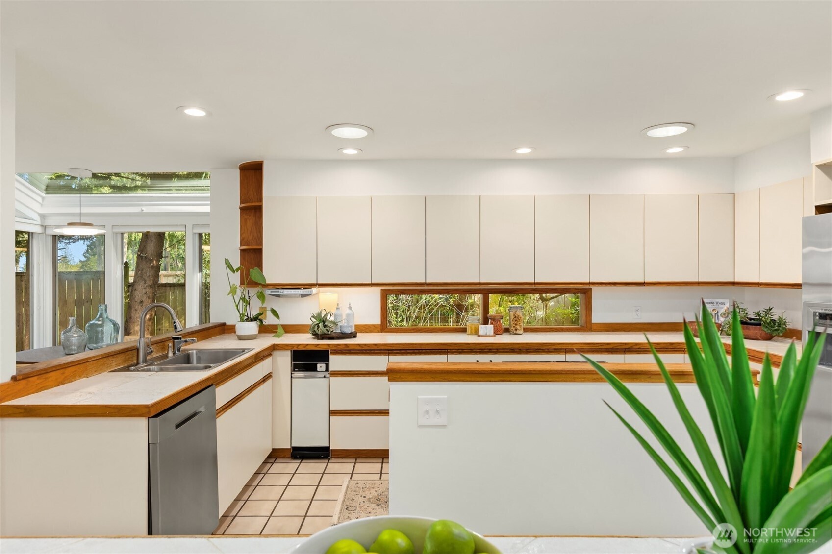 10700 NE Broomgerrie Road , Bainbridge Island, WA 98110