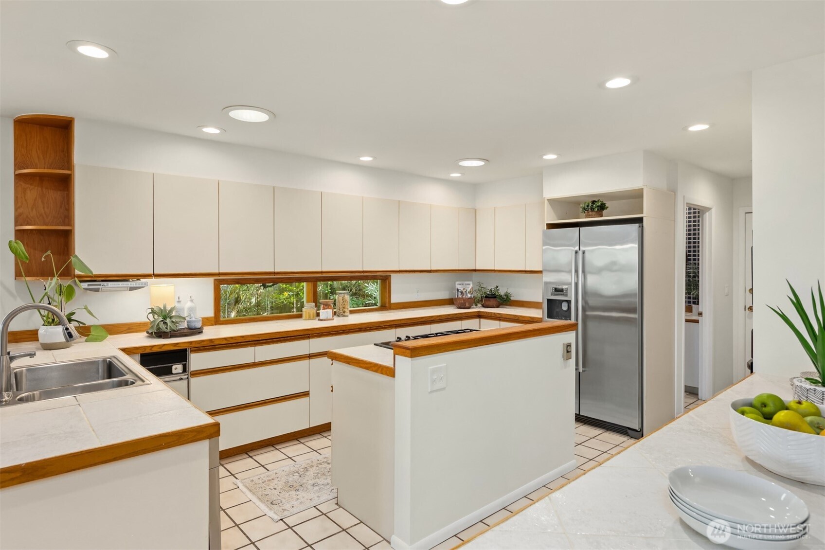 10700 NE Broomgerrie Road , Bainbridge Island, WA 98110
