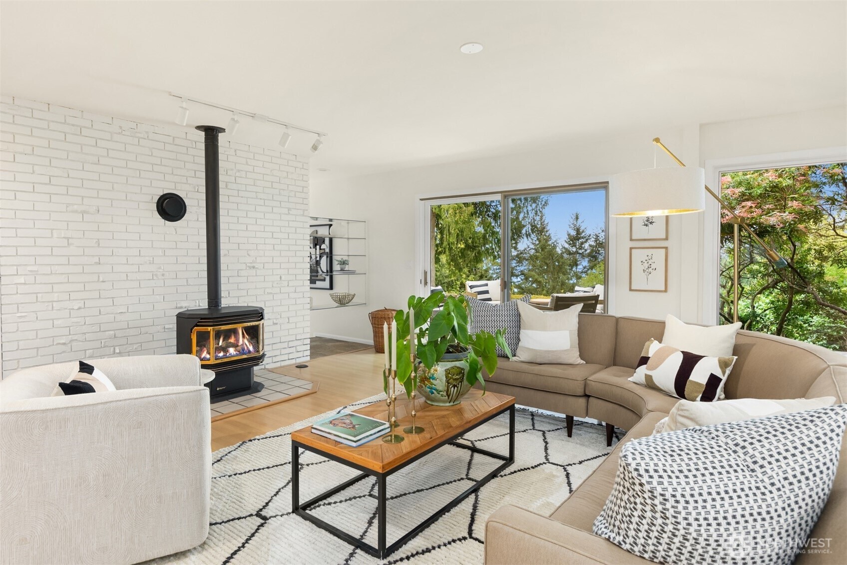 10700 NE Broomgerrie Road , Bainbridge Island, WA 98110