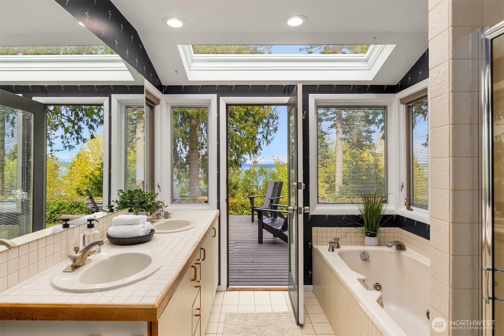 10700 NE Broomgerrie Road , Bainbridge Island, WA 98110