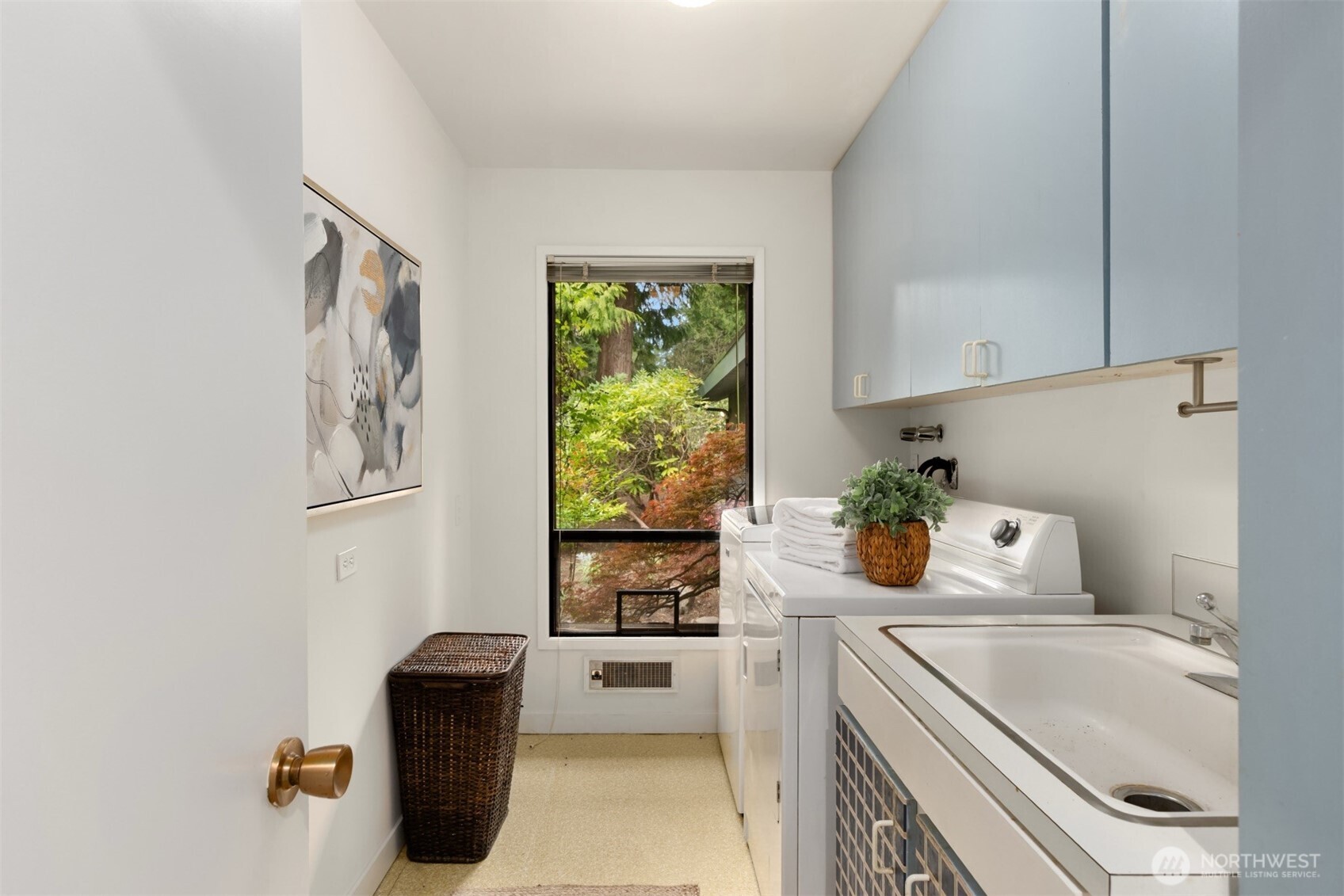 10700 NE Broomgerrie Road , Bainbridge Island, WA 98110