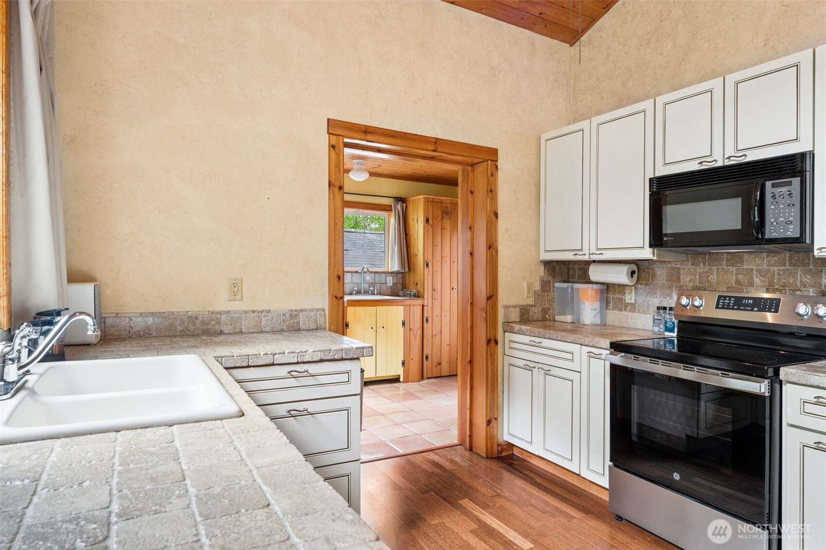 636 Water Street , South Bend, WA 98586