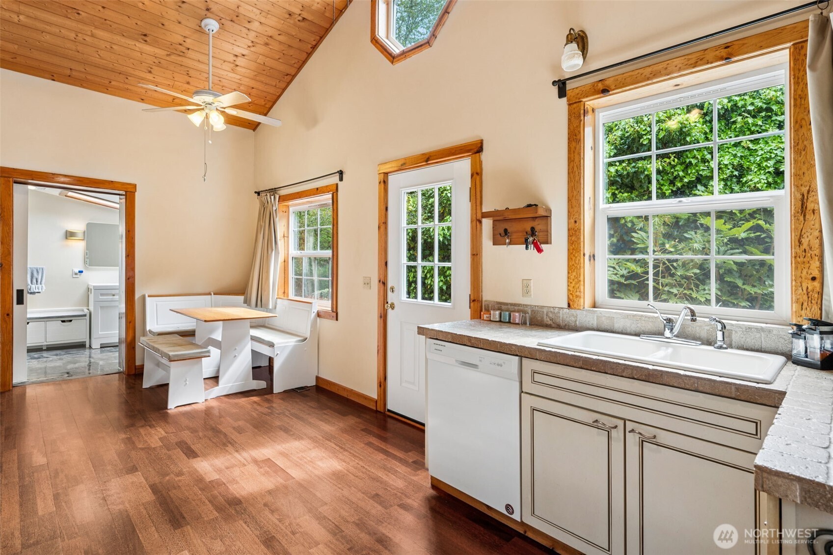 636 Water Street , South Bend, WA 98586