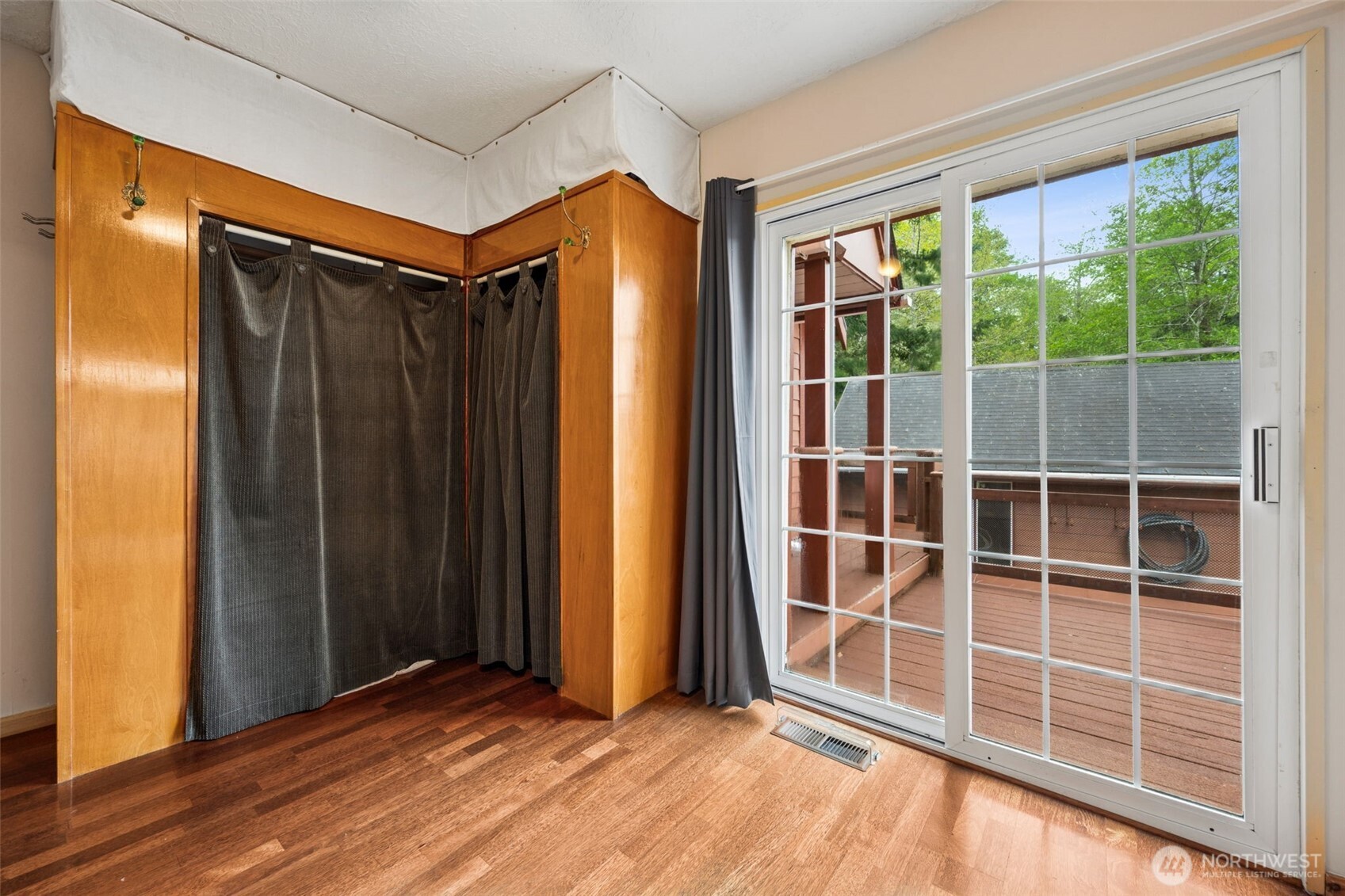 636 Water Street , South Bend, WA 98586