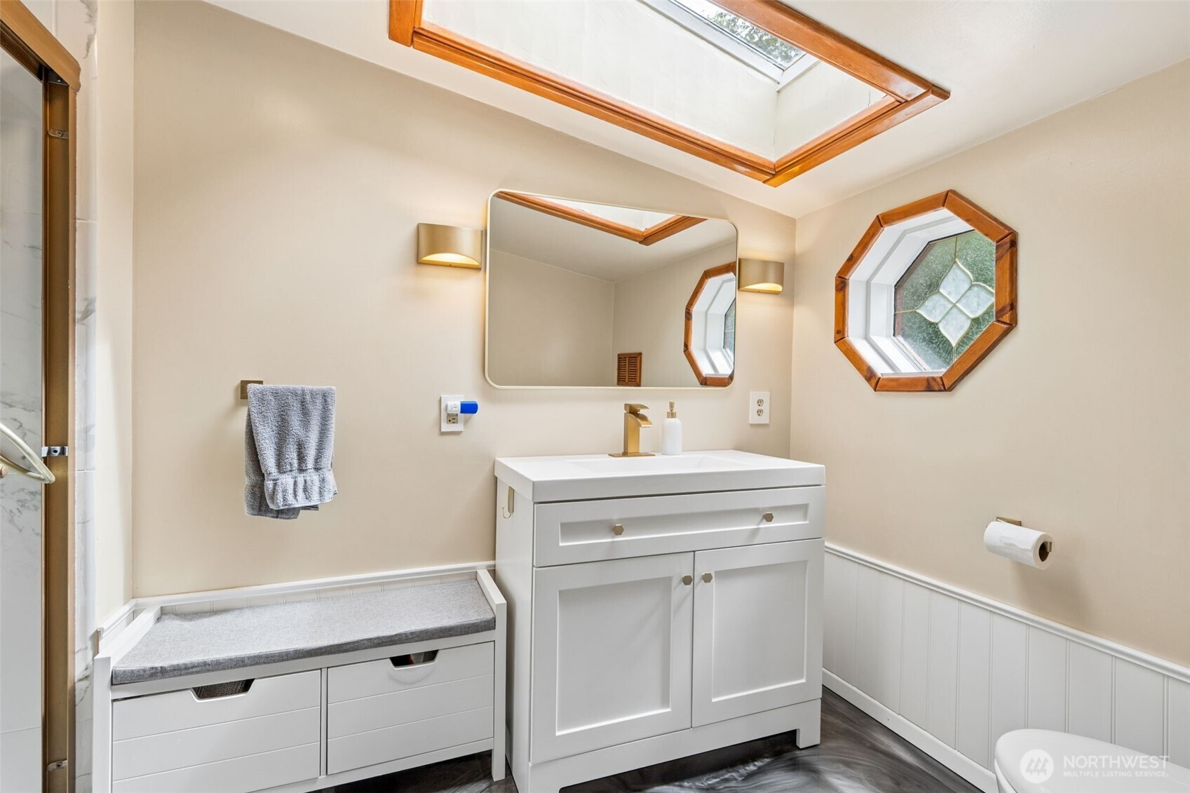 636 Water Street , South Bend, WA 98586