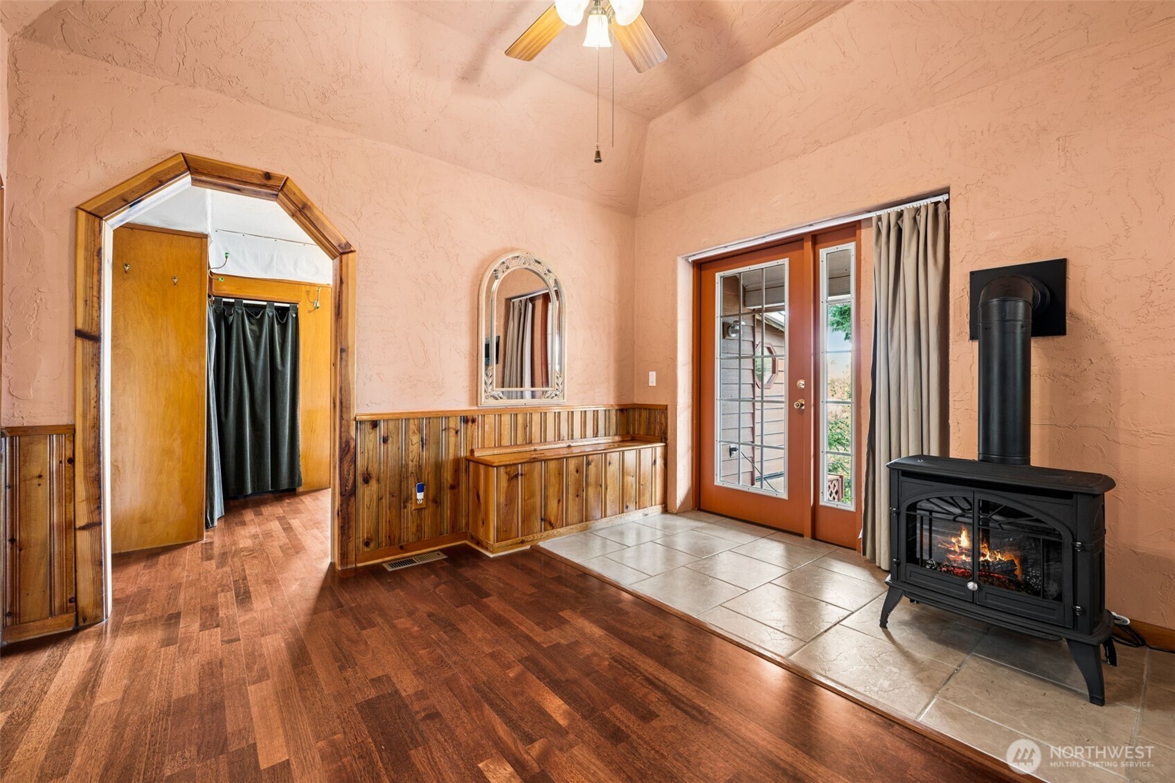 636 Water Street , South Bend, WA 98586