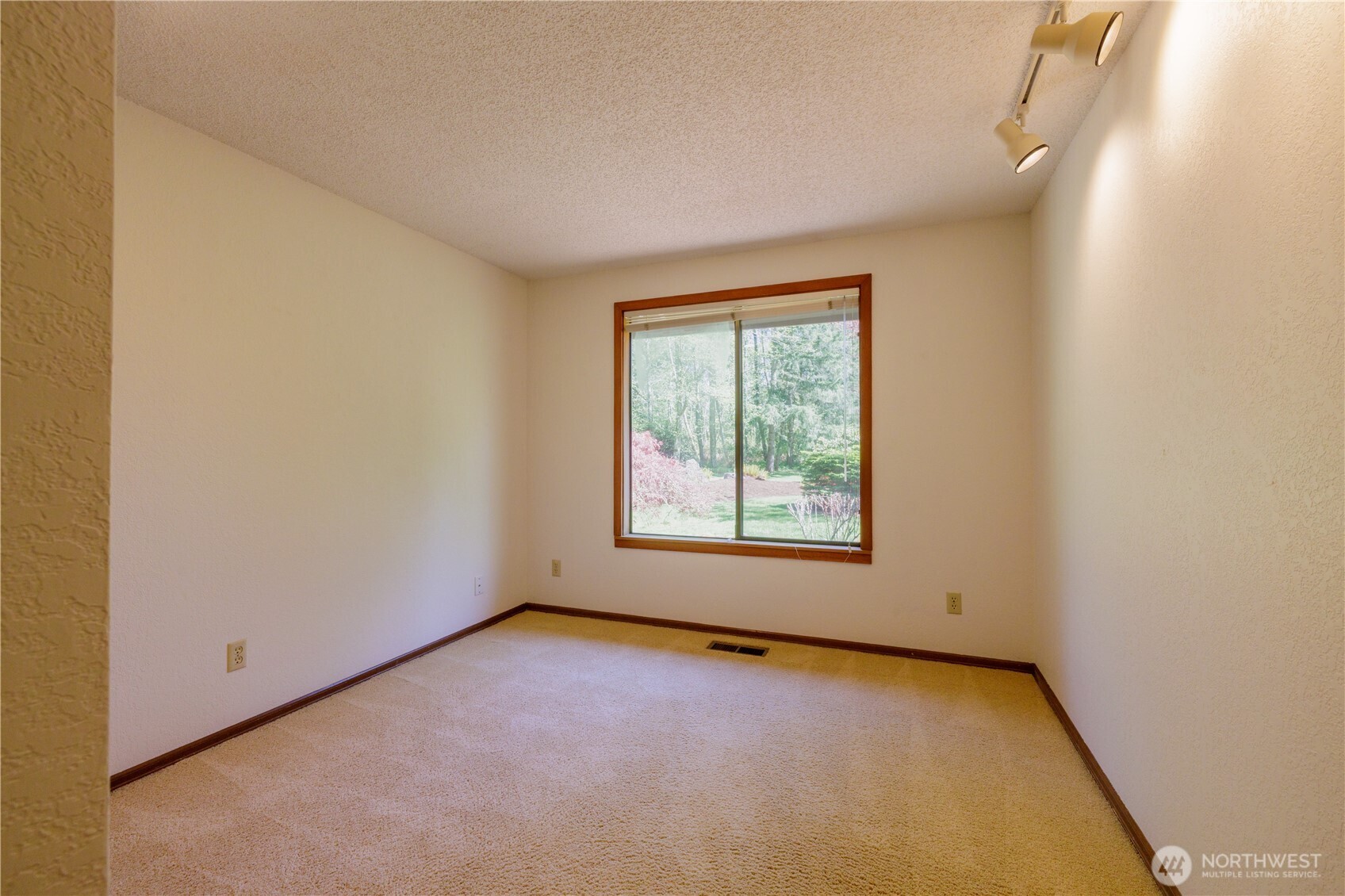 3115 Friendly Grove Road NE, Olympia, WA 98506