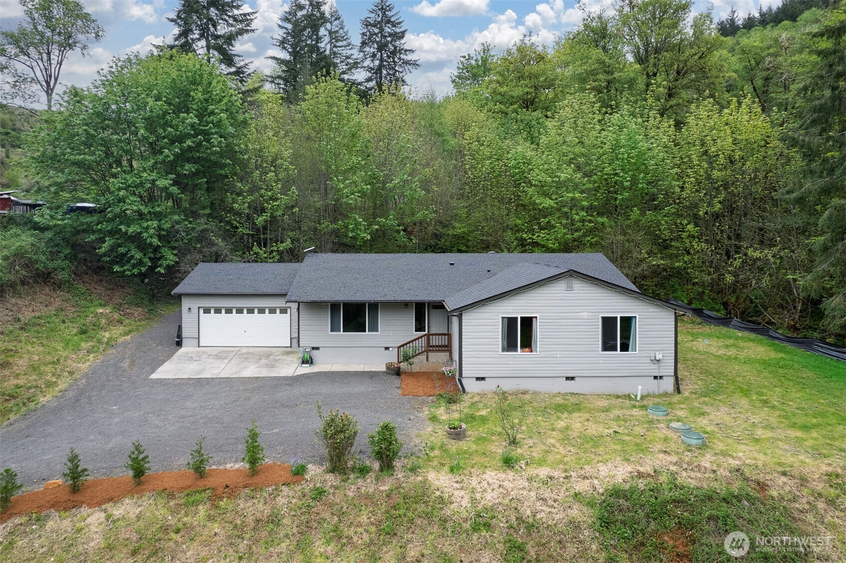 415 Mckee Road , Castle Rock, WA 98611