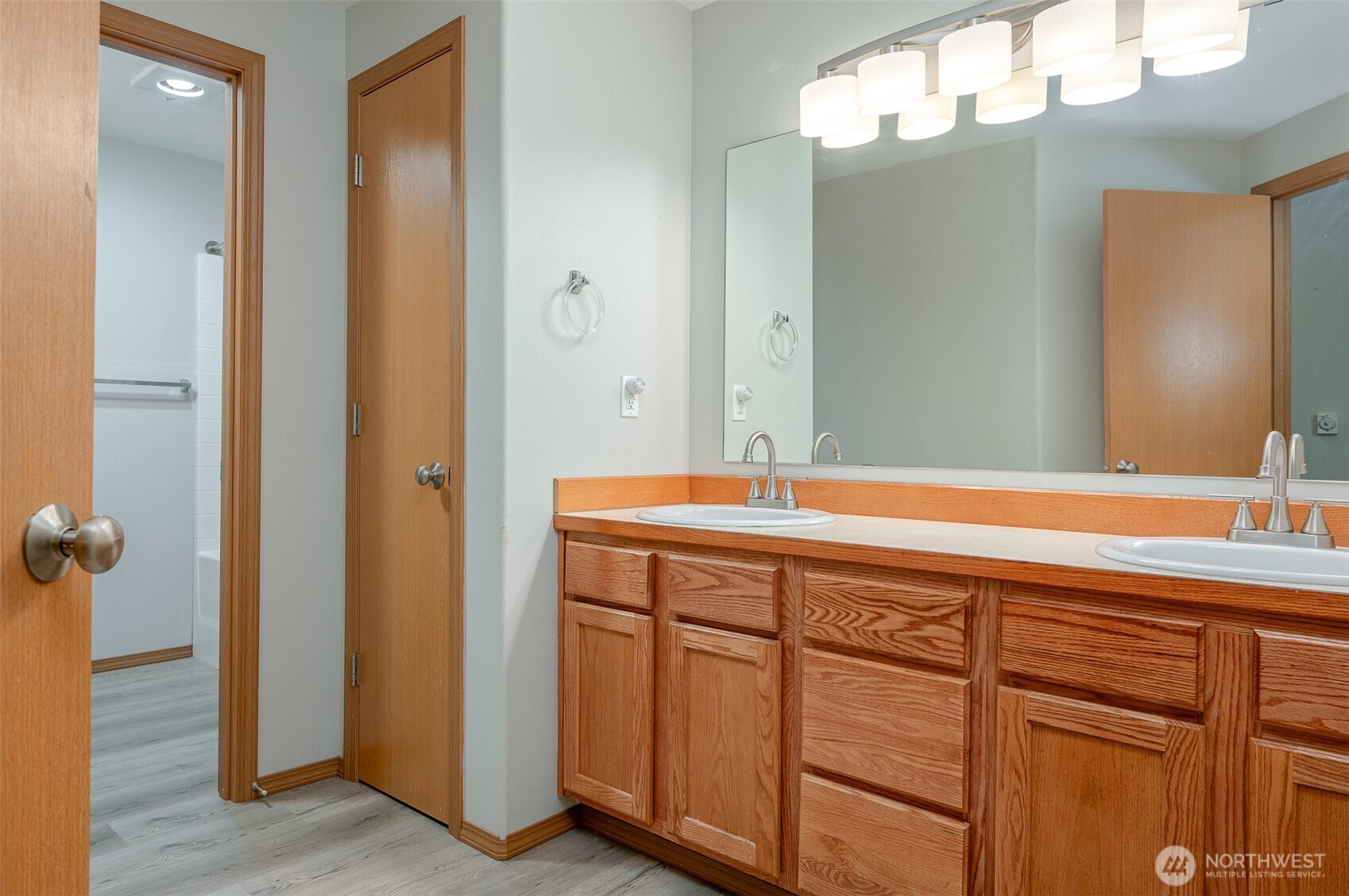 415 Mckee Road , Castle Rock, WA 98611