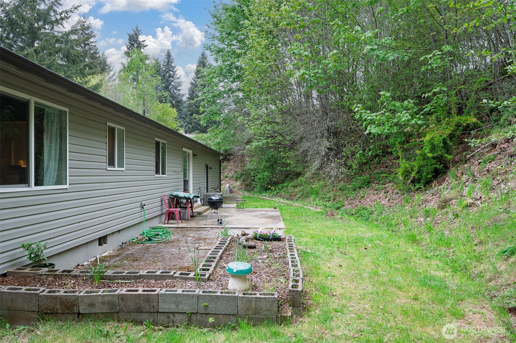 415 Mckee Road , Castle Rock, WA 98611