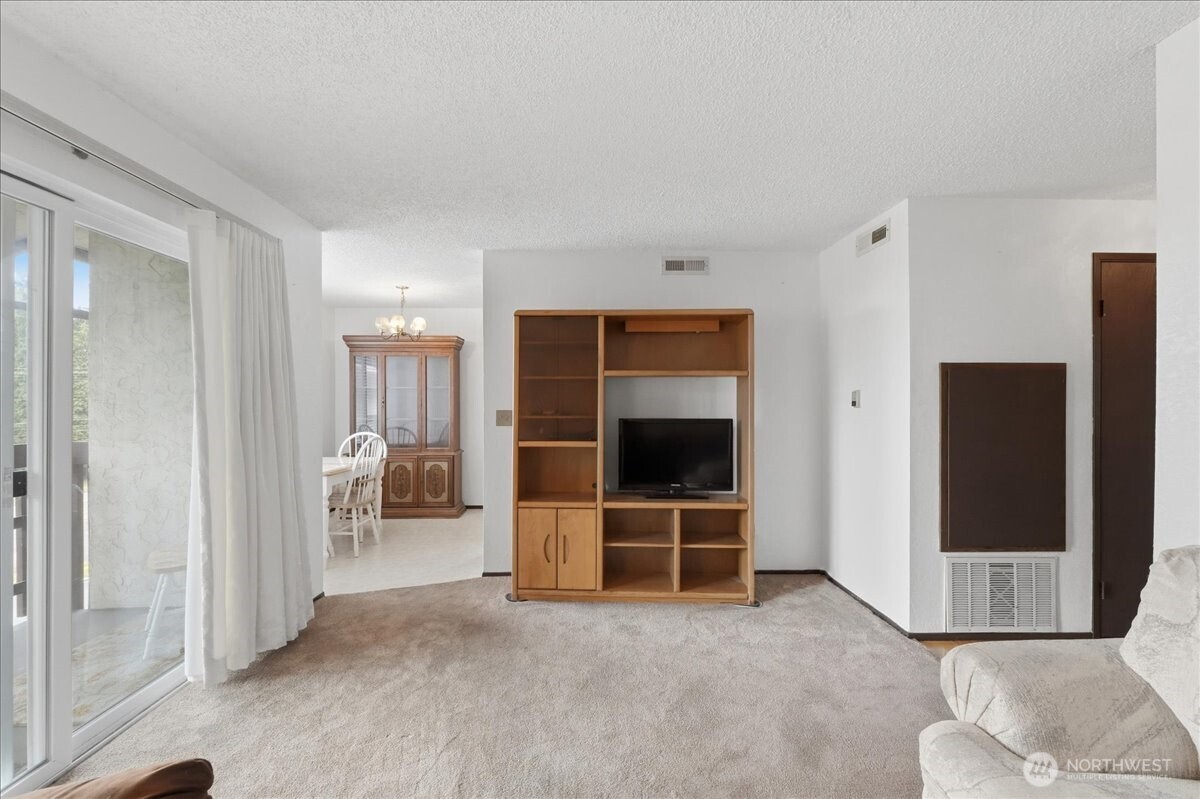 3515 S 160th Street #C6, SeaTac, WA 98188