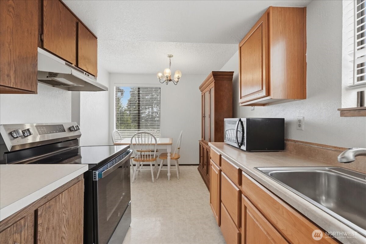 3515 S 160th Street #C6, SeaTac, WA 98188