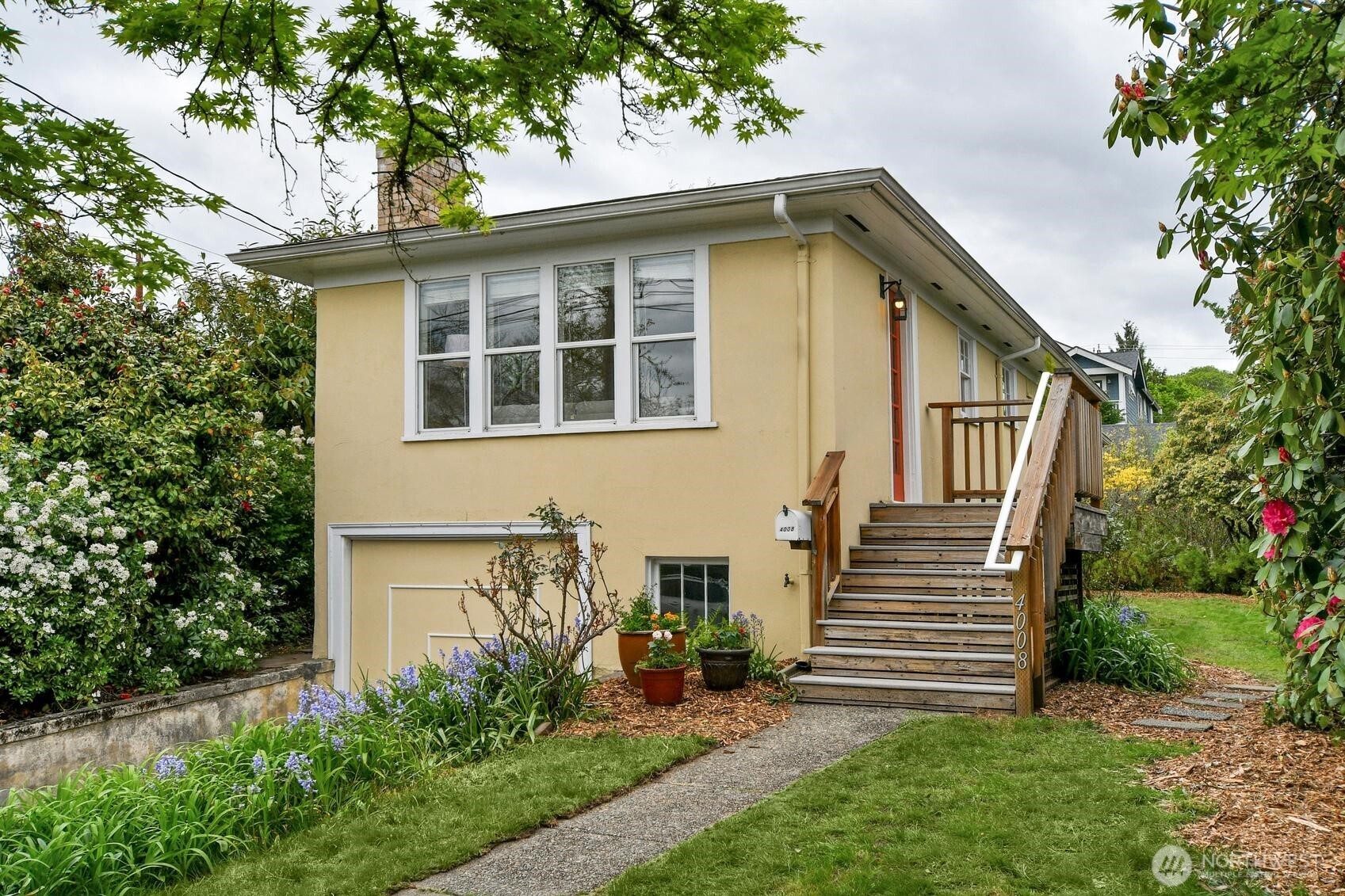 4008 NE 56th Street , Seattle, WA 98105-2235