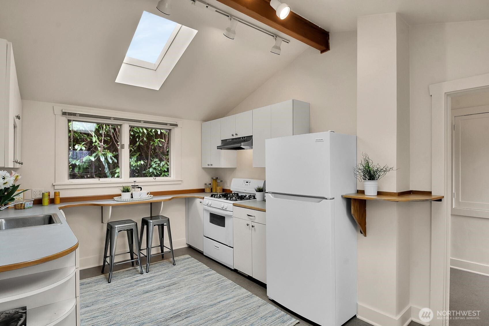 4008 NE 56th Street , Seattle, WA 98105-2235