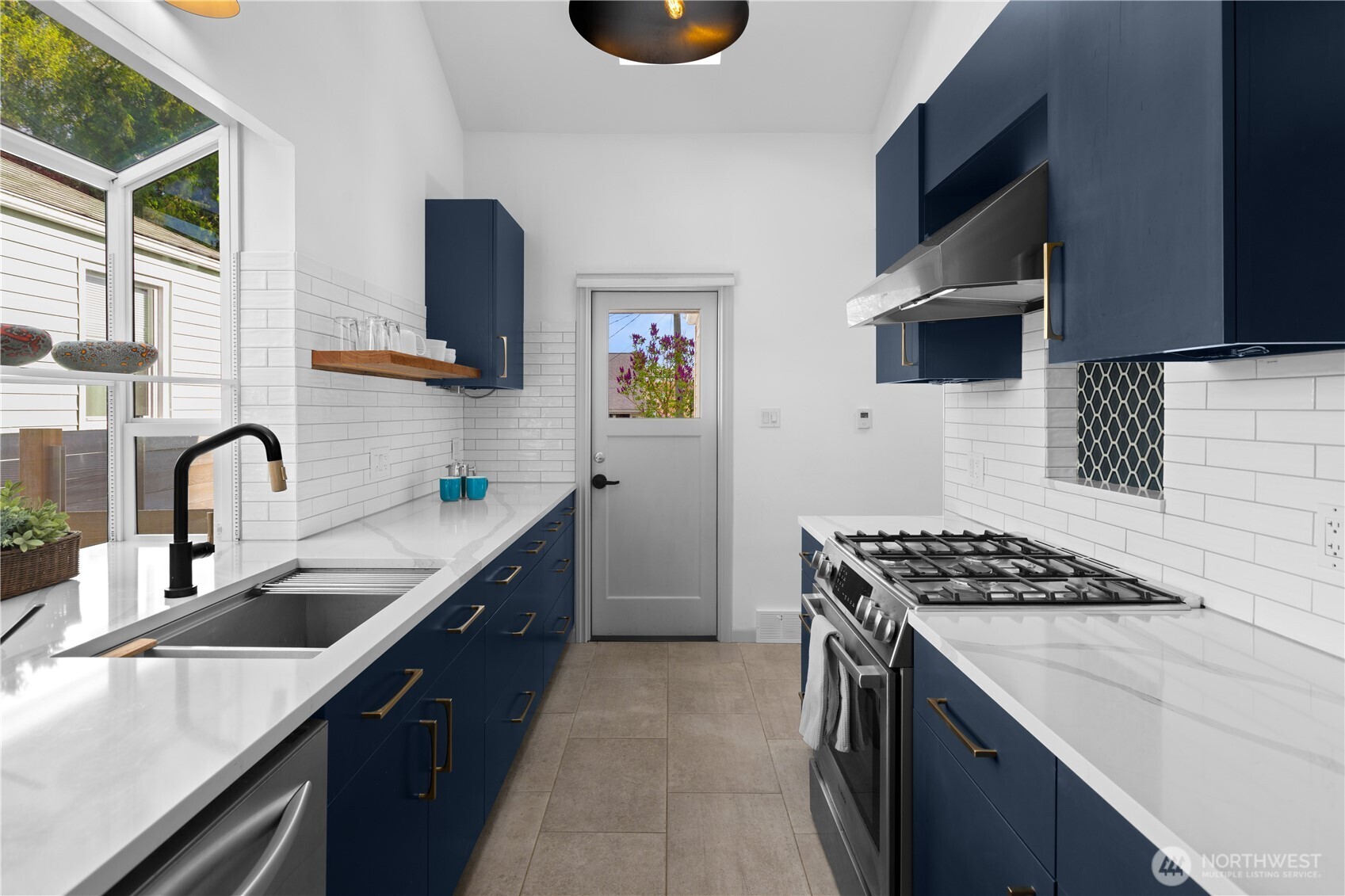1273 NE 69th Street , Seattle, WA 98115-6747