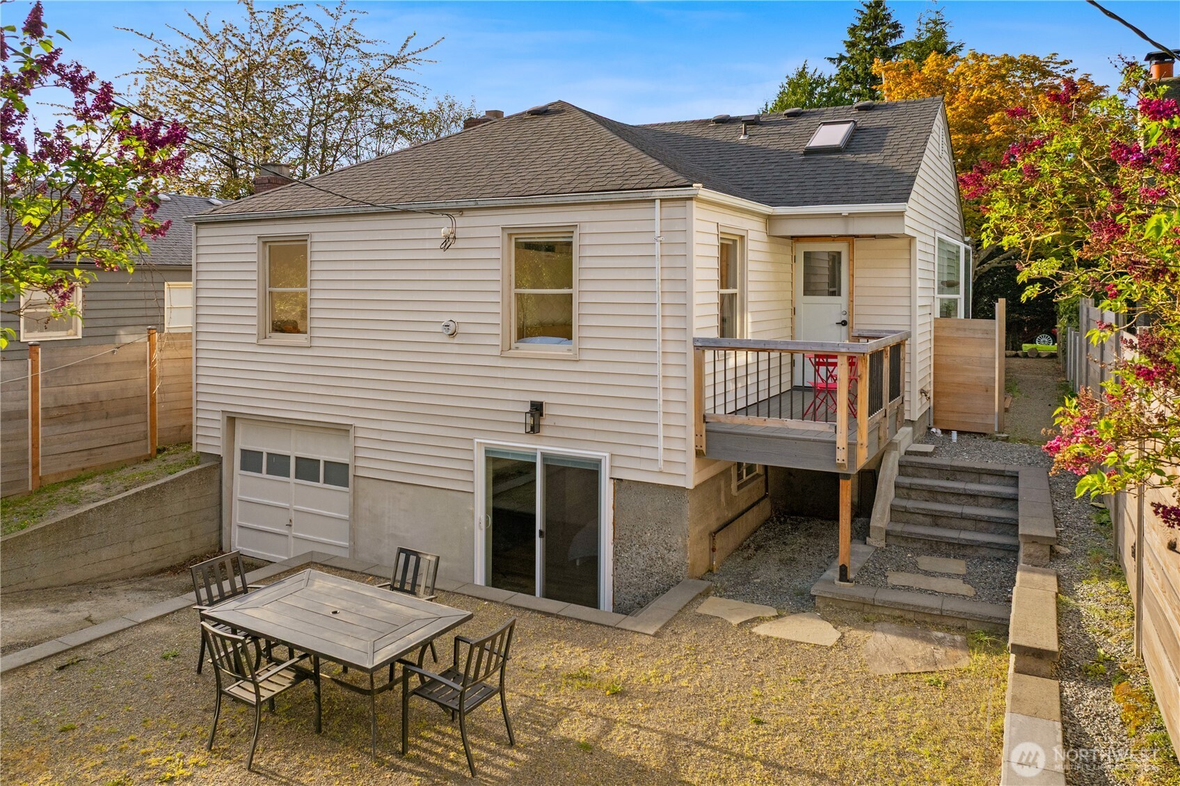 1273 NE 69th Street , Seattle, WA 98115-6747
