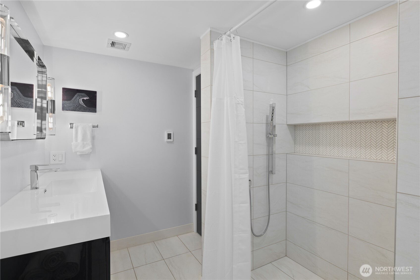1273 NE 69th Street , Seattle, WA 98115-6747