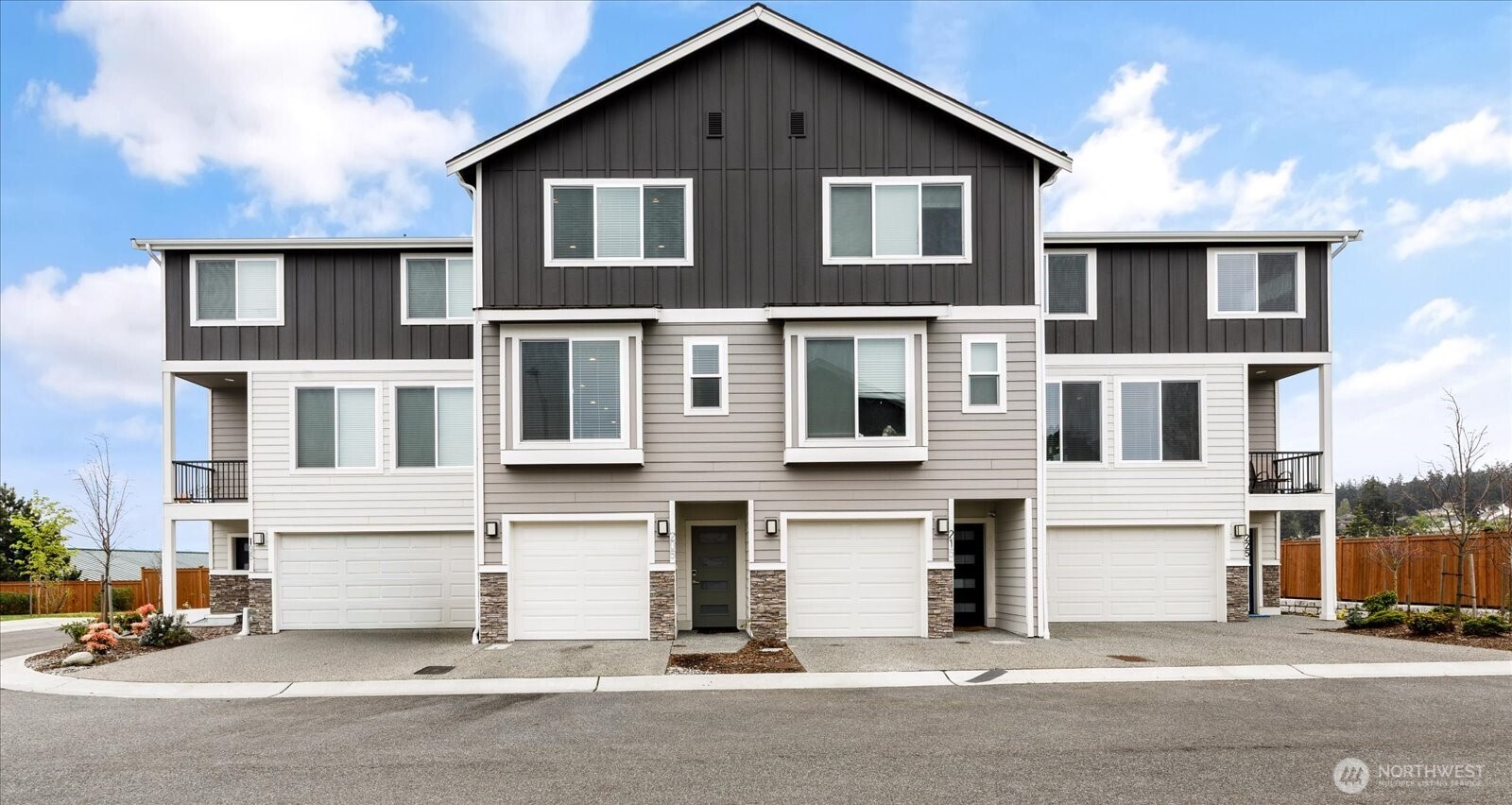 205 SW 4th Lane , Oak Harbor, WA 98277