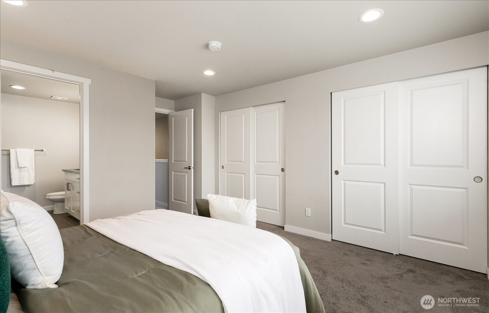 205 SW 4th Lane , Oak Harbor, WA 98277