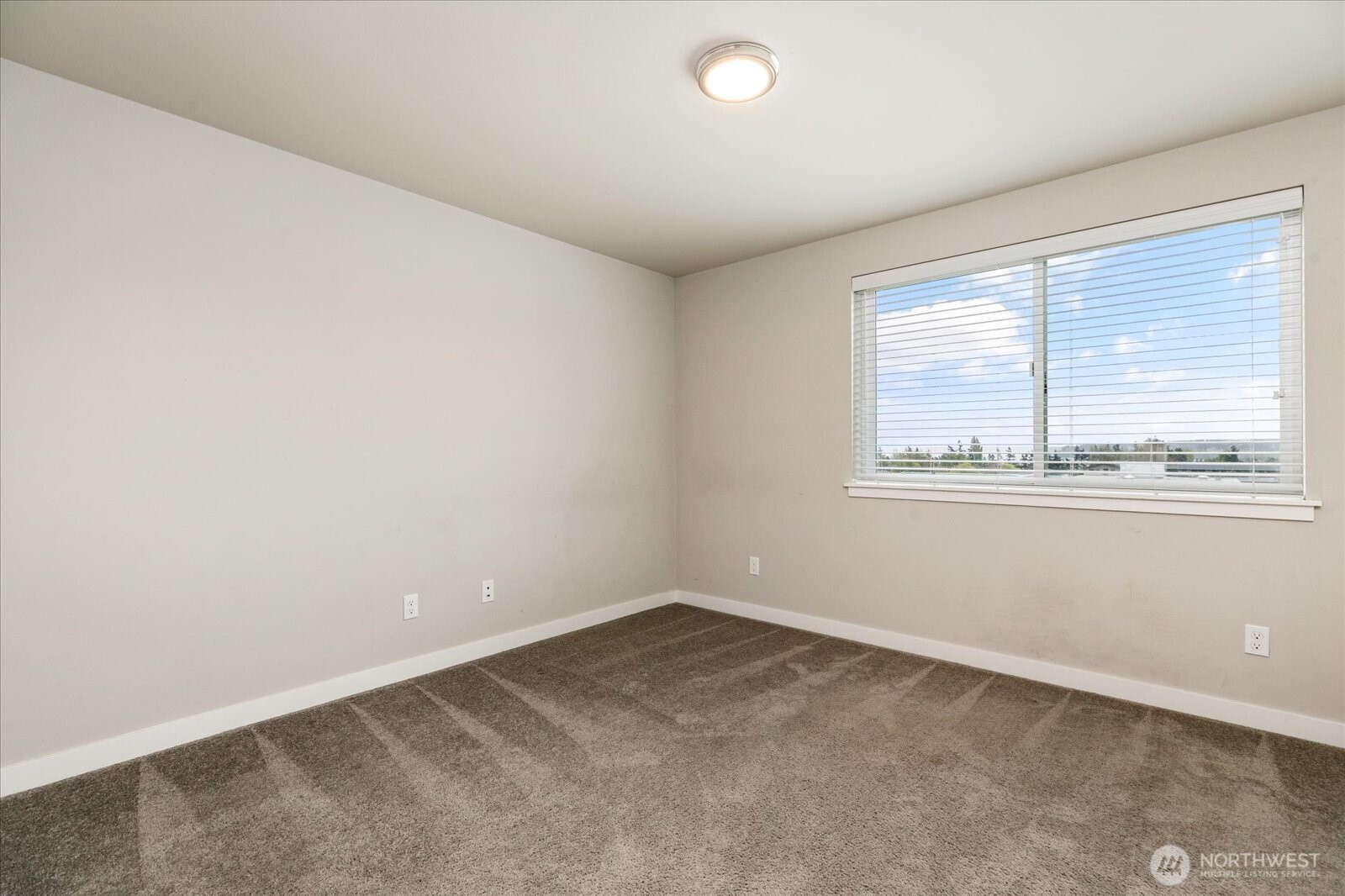 205 SW 4th Lane , Oak Harbor, WA 98277