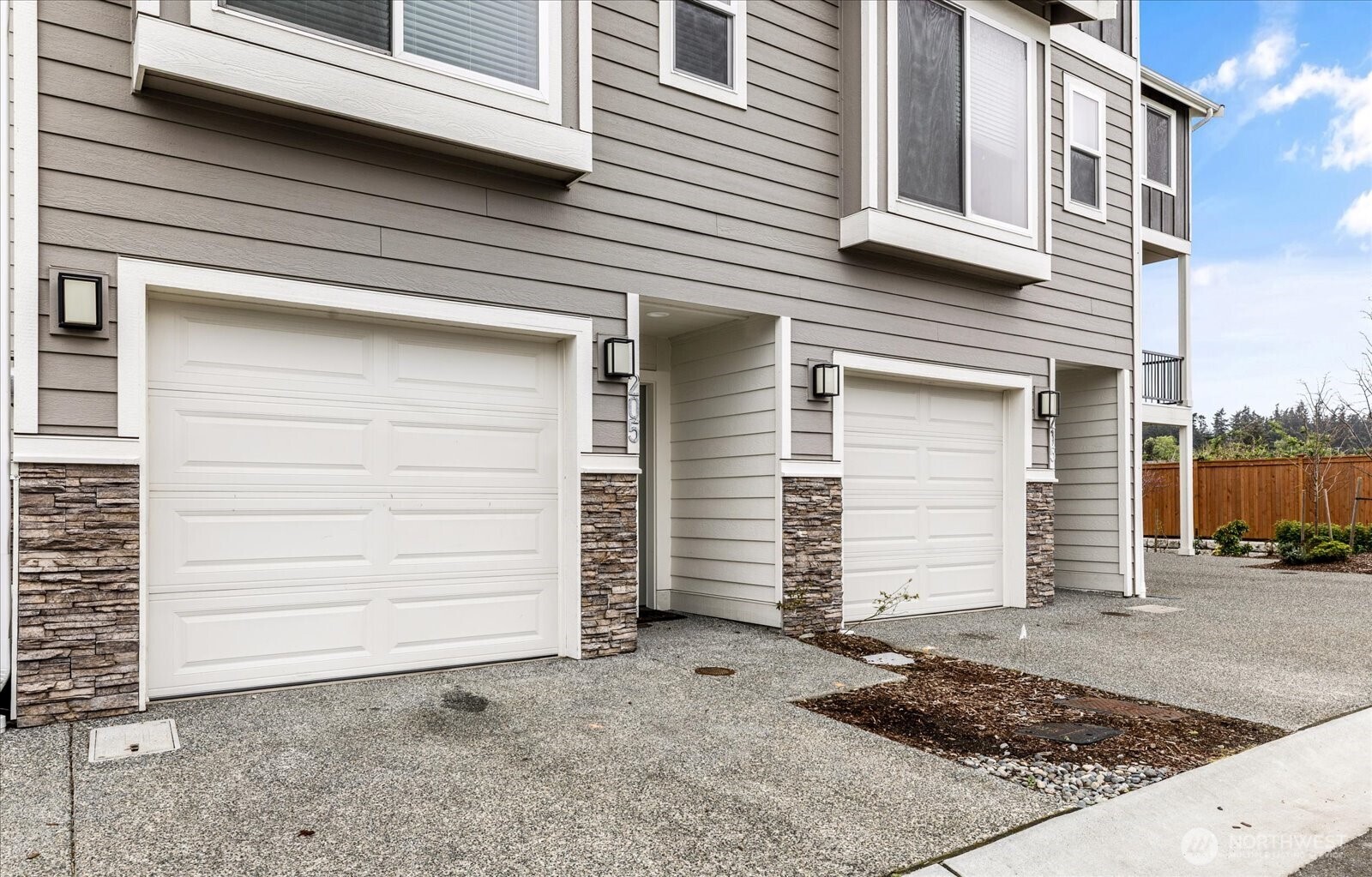 205 SW 4th Lane , Oak Harbor, WA 98277