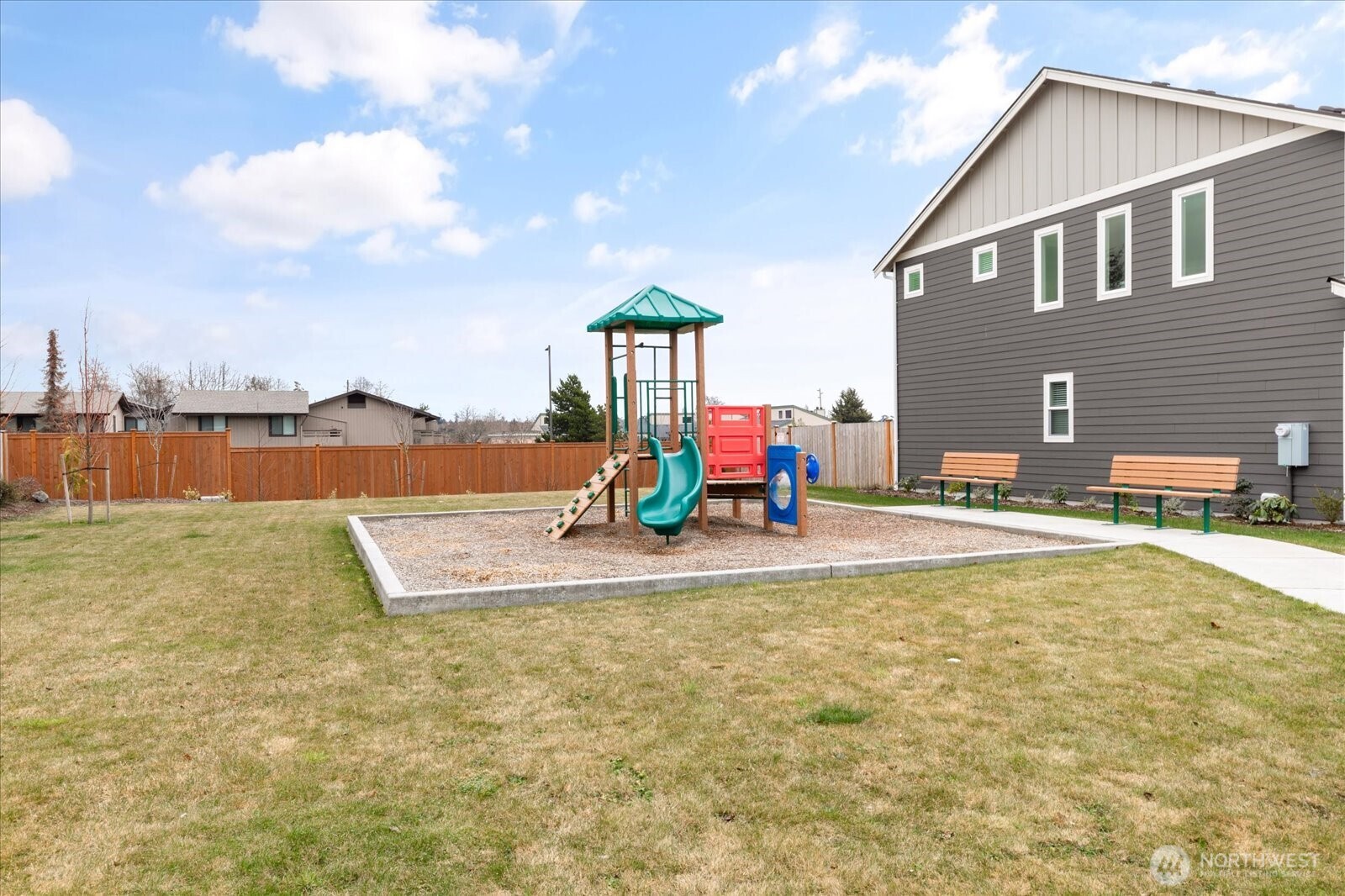 205 SW 4th Lane , Oak Harbor, WA 98277
