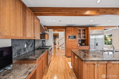 8246 E Mercer Way , Mercer Island, WA 98040 - Photo 9