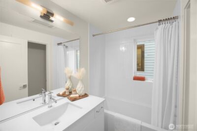 8323 B 12th Avenue NW, Seattle, WA 98117 - Photo 15