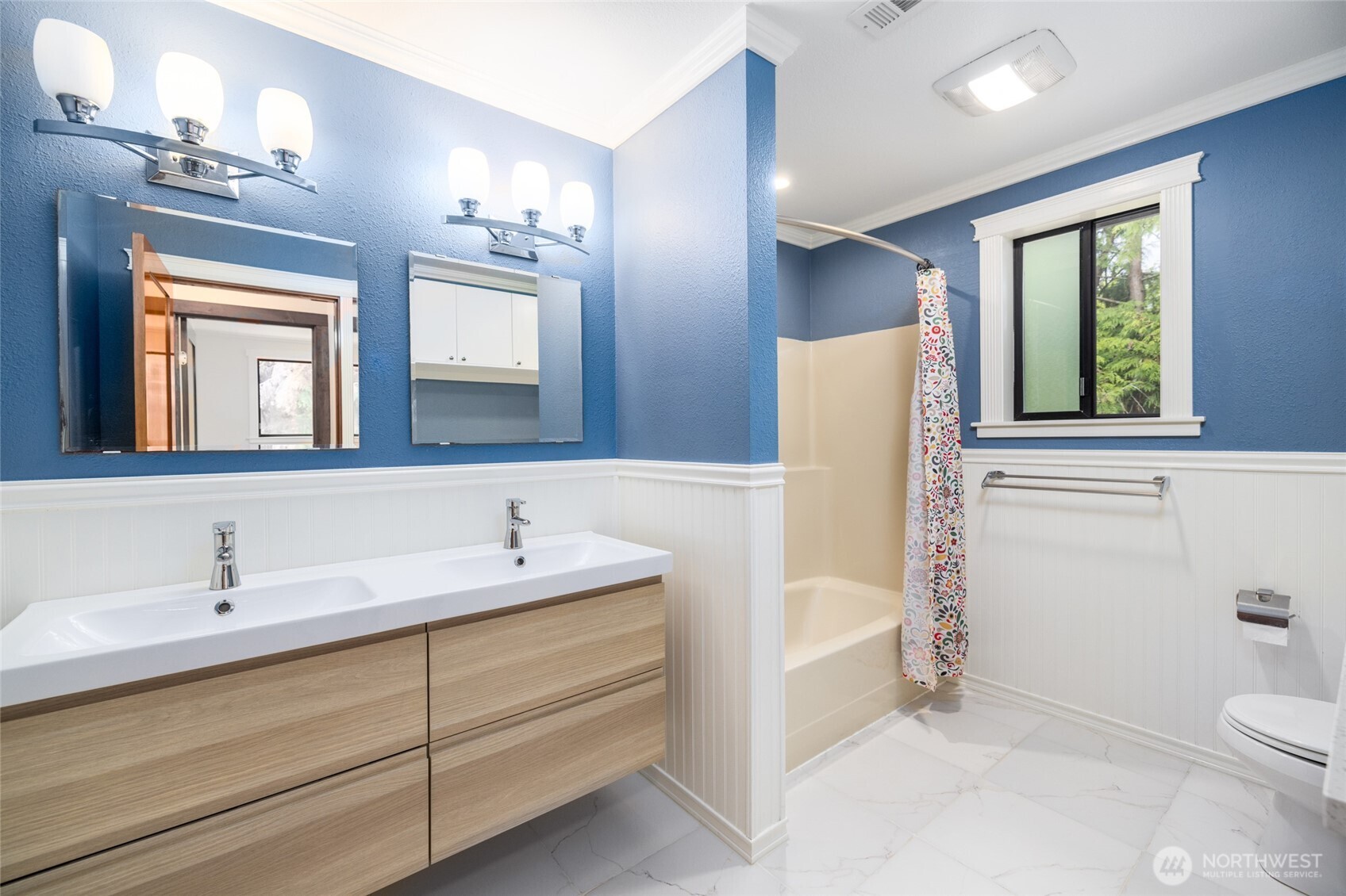 705 N Waugh Road , Mount Vernon, WA 98273