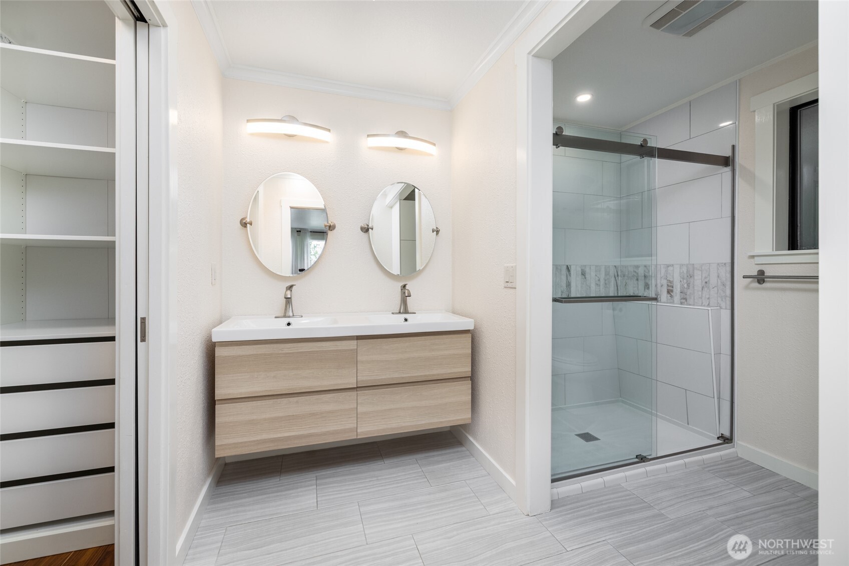 705 N Waugh Road , Mount Vernon, WA 98273