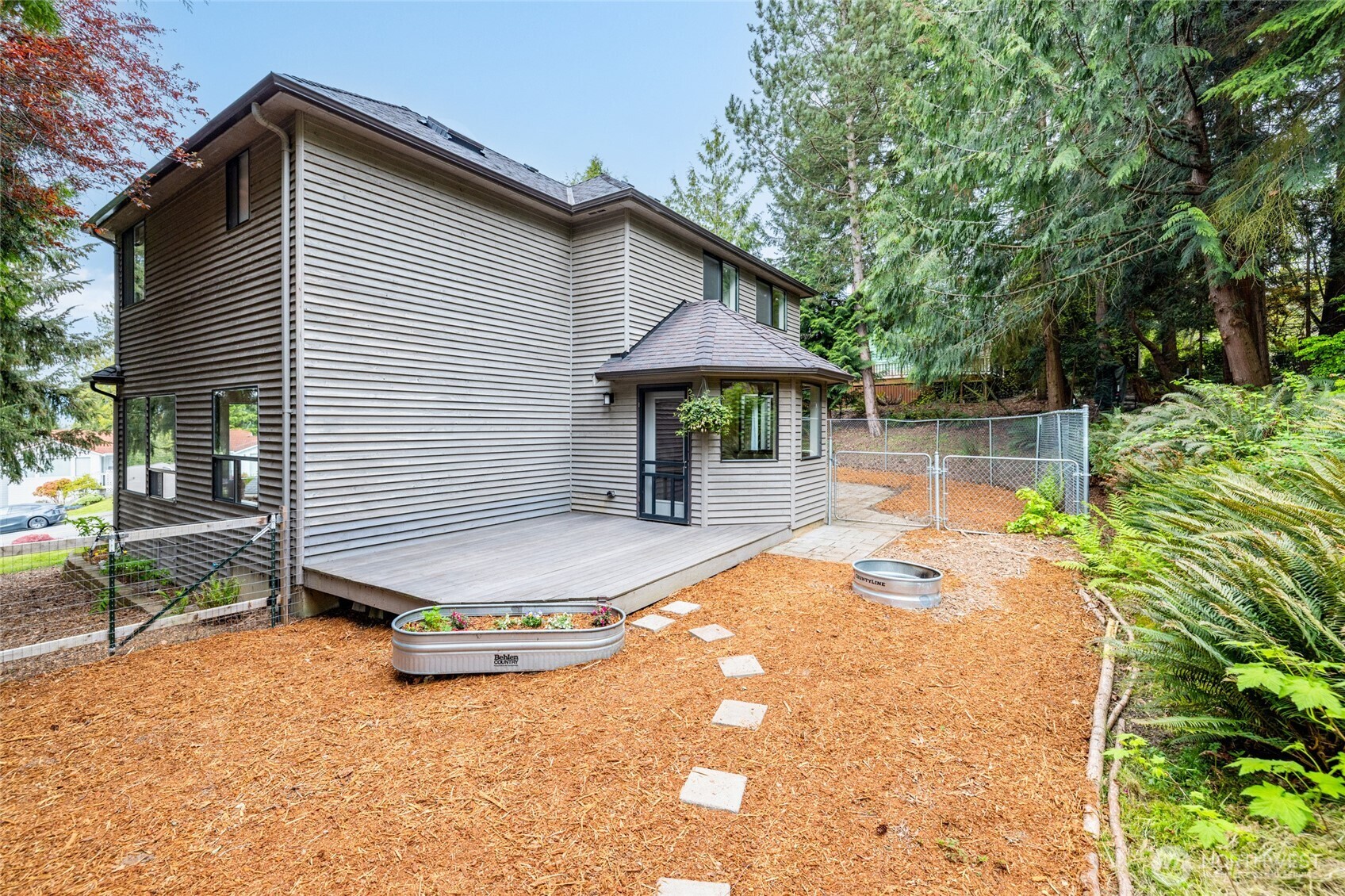 705 N Waugh Road , Mount Vernon, WA 98273