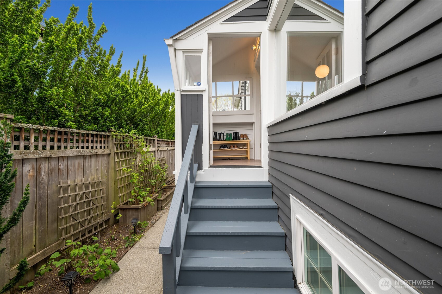 614 NW 74th Street , Seattle, WA 98117