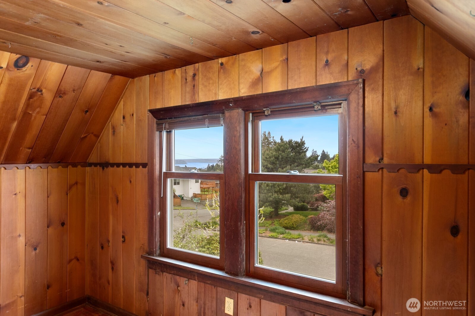4052 44th Avenue SW, Seattle, WA 98116-3714