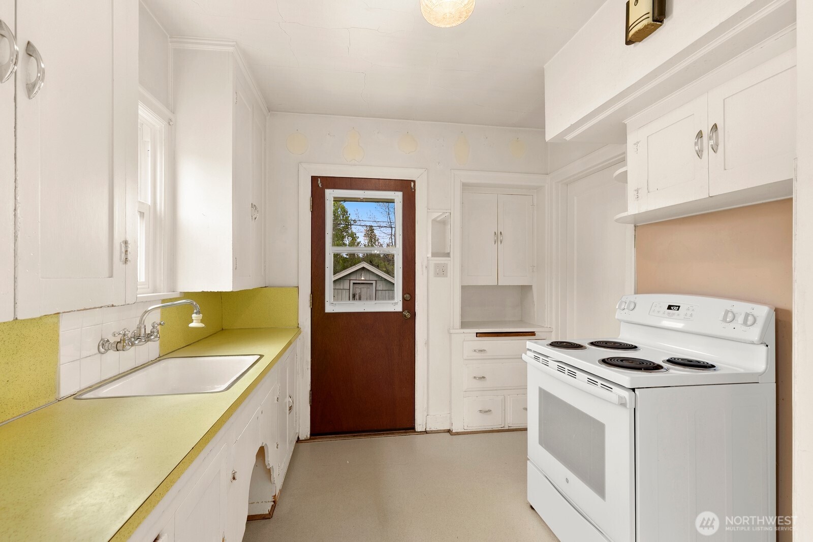 4052 44th Avenue SW, Seattle, WA 98116-3714