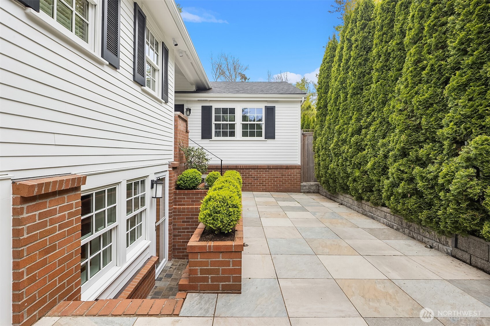 5230 NE 75th Street , Seattle, WA 98115