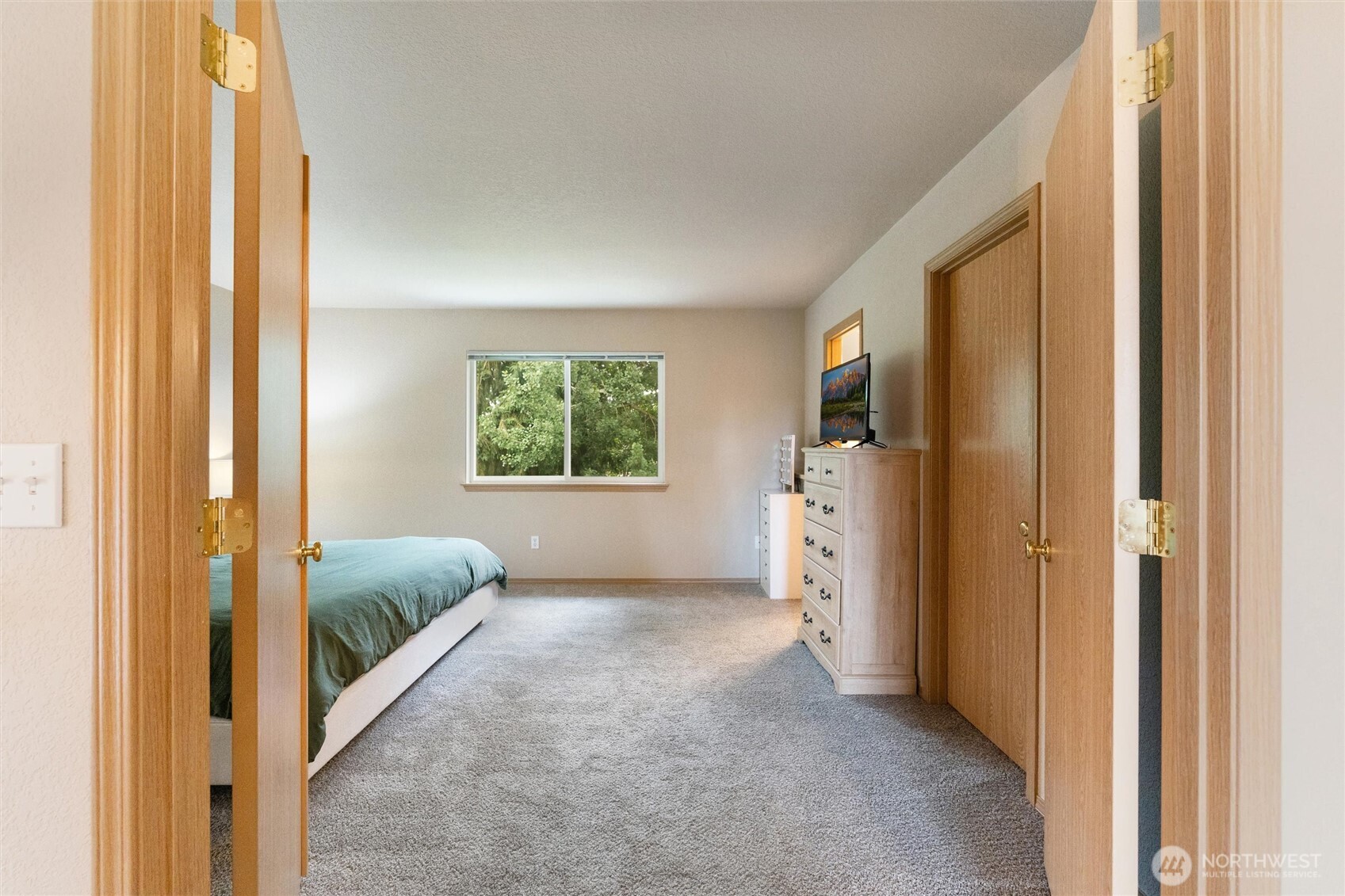 6827 11th Avenue NE, Olympia, WA 98516
