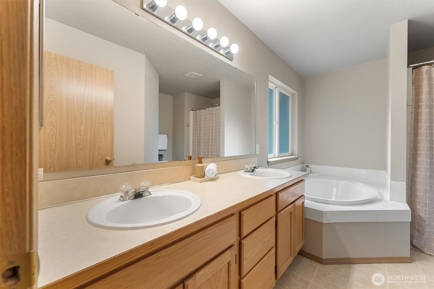 6827 11th Avenue NE, Olympia, WA 98516
