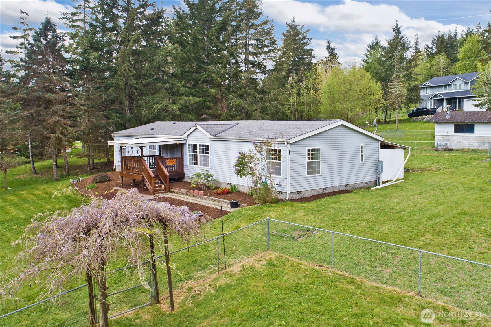 41 E Bay Heights Drive , Allyn, WA 98524