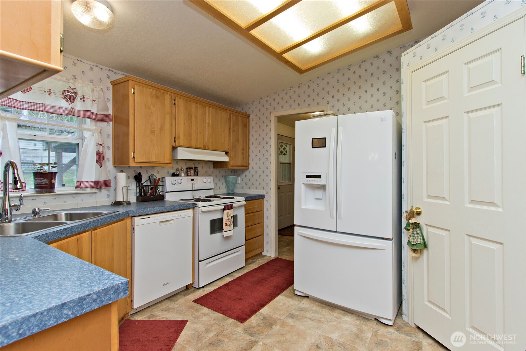 41 E Bay Heights Drive , Allyn, WA 98524