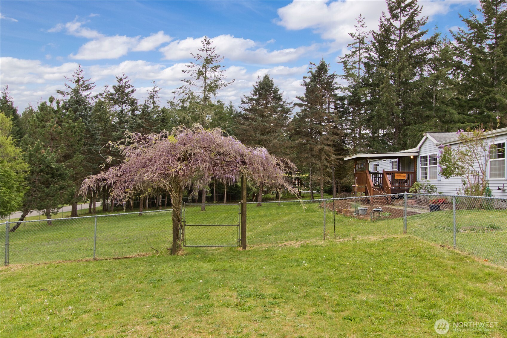 41 E Bay Heights Drive , Allyn, WA 98524