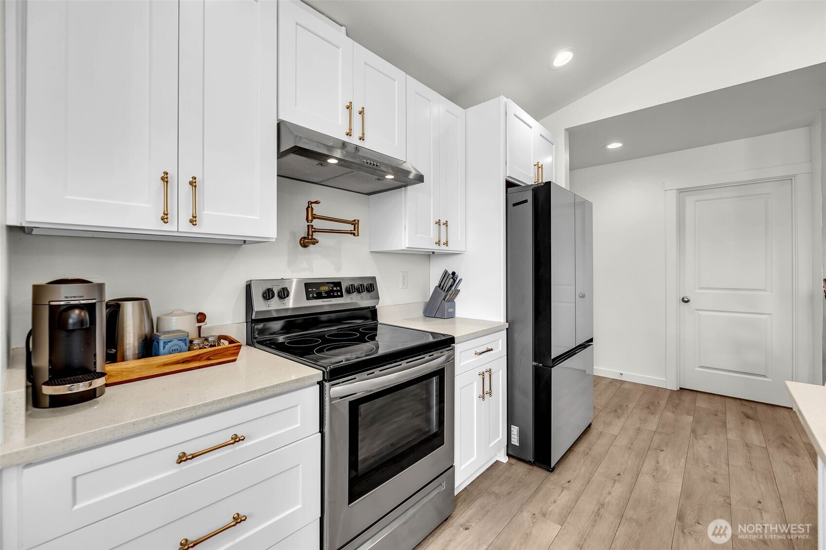 2003 Apple Road , Winlock, WA 98596