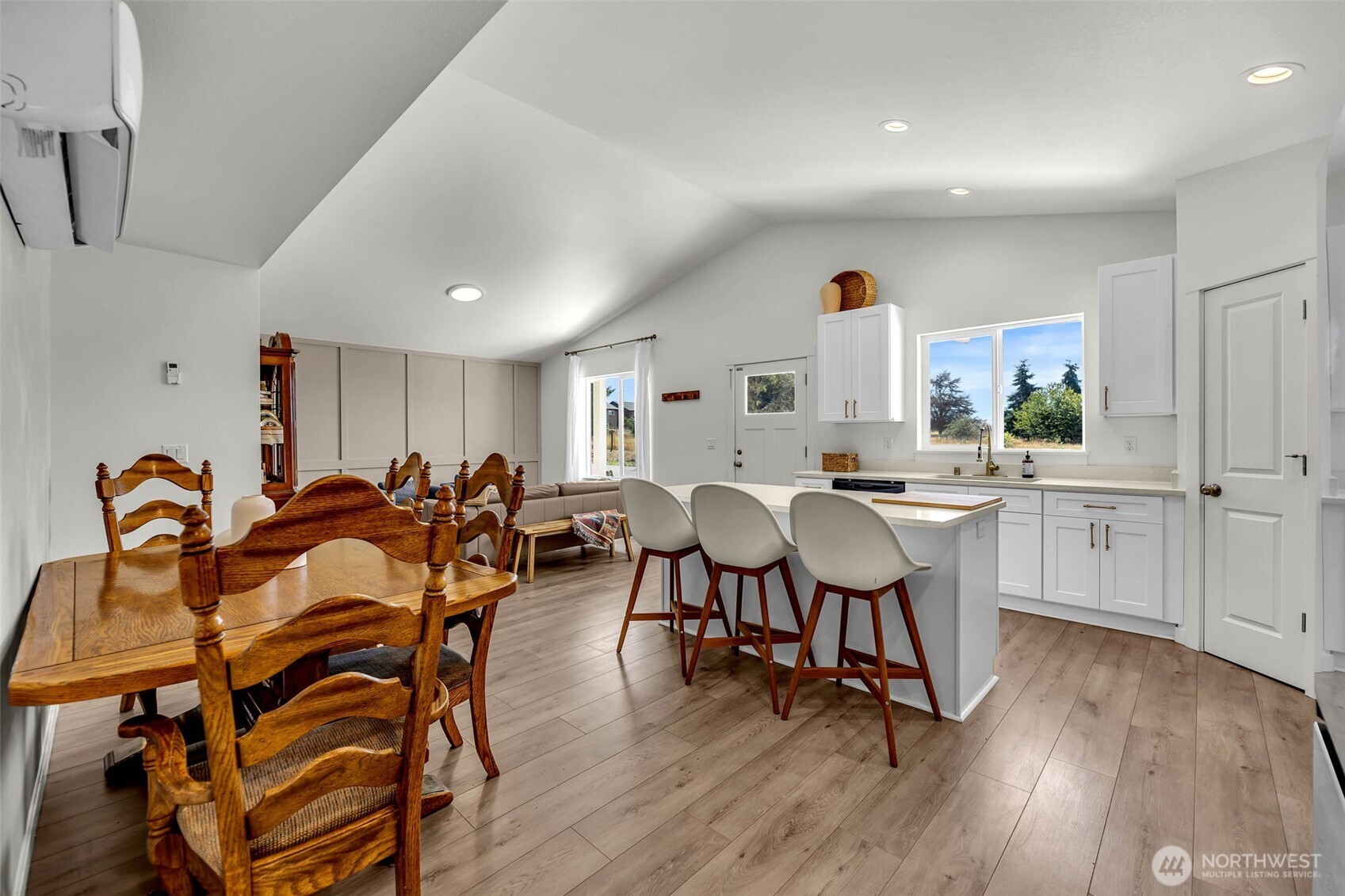 2003 Apple Road , Winlock, WA 98596